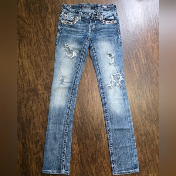 Miss Me Straight Distressed Jeans 26/33 - Picture 2 of 8